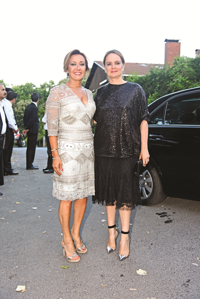 ESRA ECZACIBAŞI VE MURAT ÇOŞKUN NİŞANLANDI