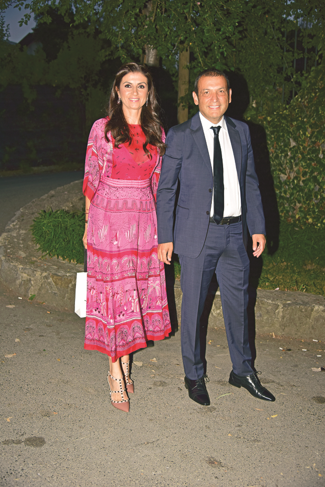 ESRA ECZACIBAŞI VE MURAT ÇOŞKUN NİŞANLANDI