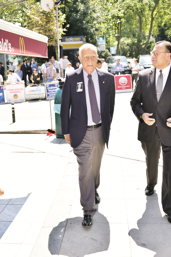 FEYYAZ BERKER SON YOLCULUĞUNA UĞURLANDI