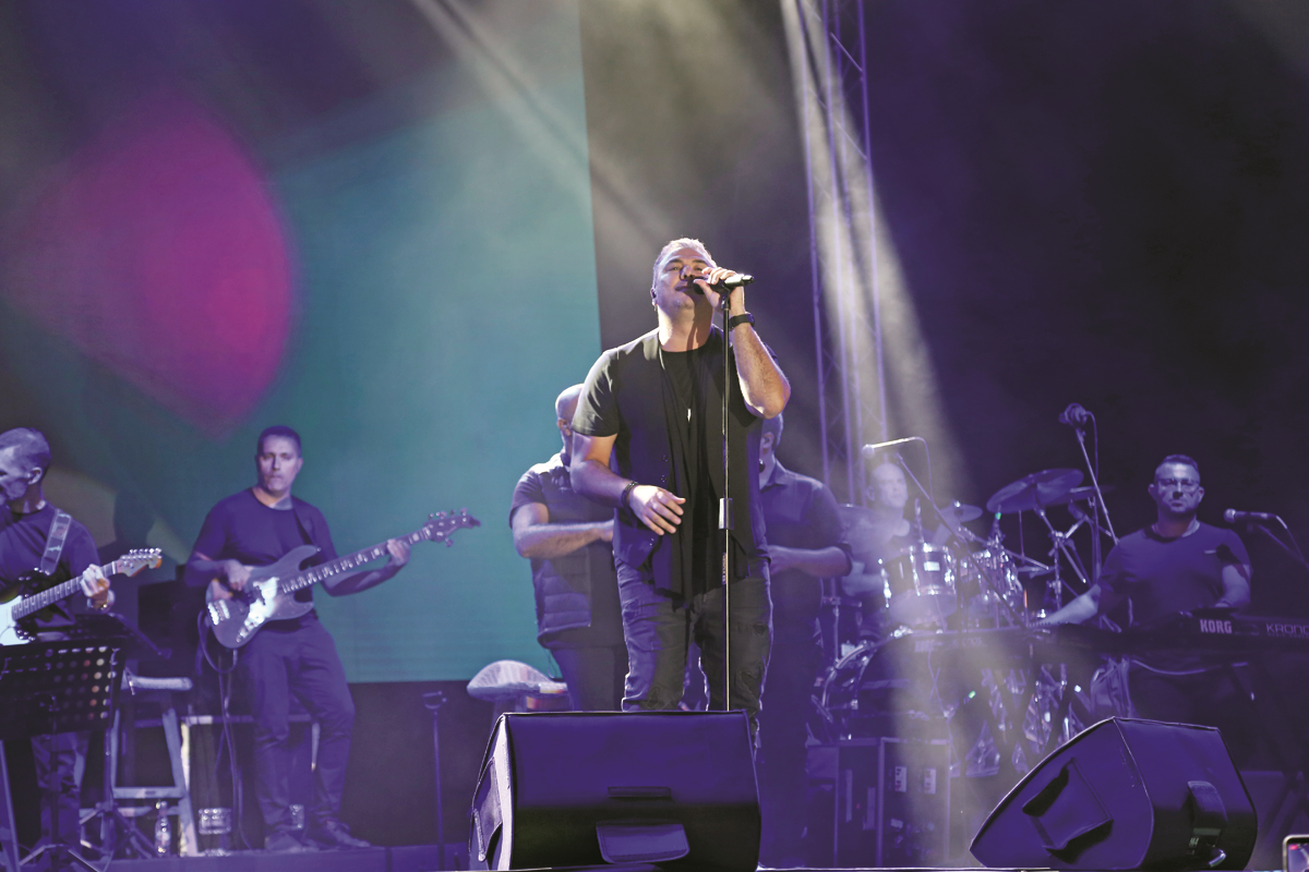 ÇEŞME’DE YUNAN RÜZGARI 