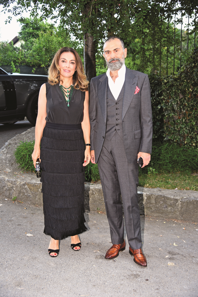 ESRA ECZACIBAŞI VE MURAT ÇOŞKUN NİŞANLANDI