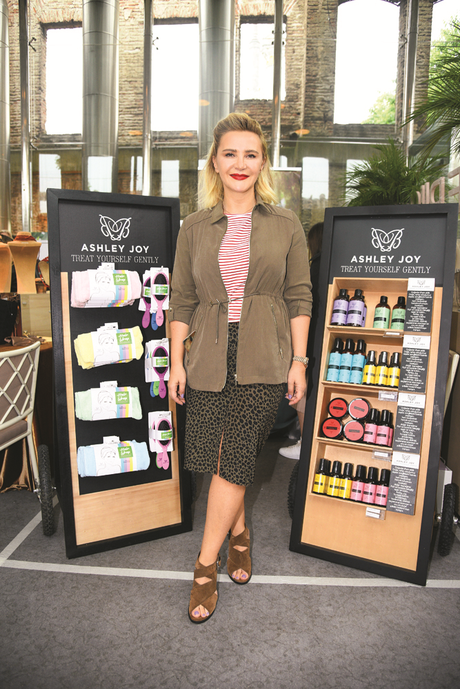 TOG BAZARDA GENÇLERE DESTEK