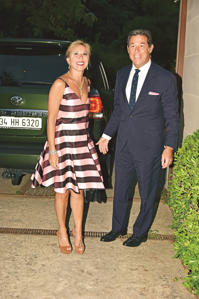 ESRA ECZACIBAŞI VE MURAT ÇOŞKUN NİŞANLANDI