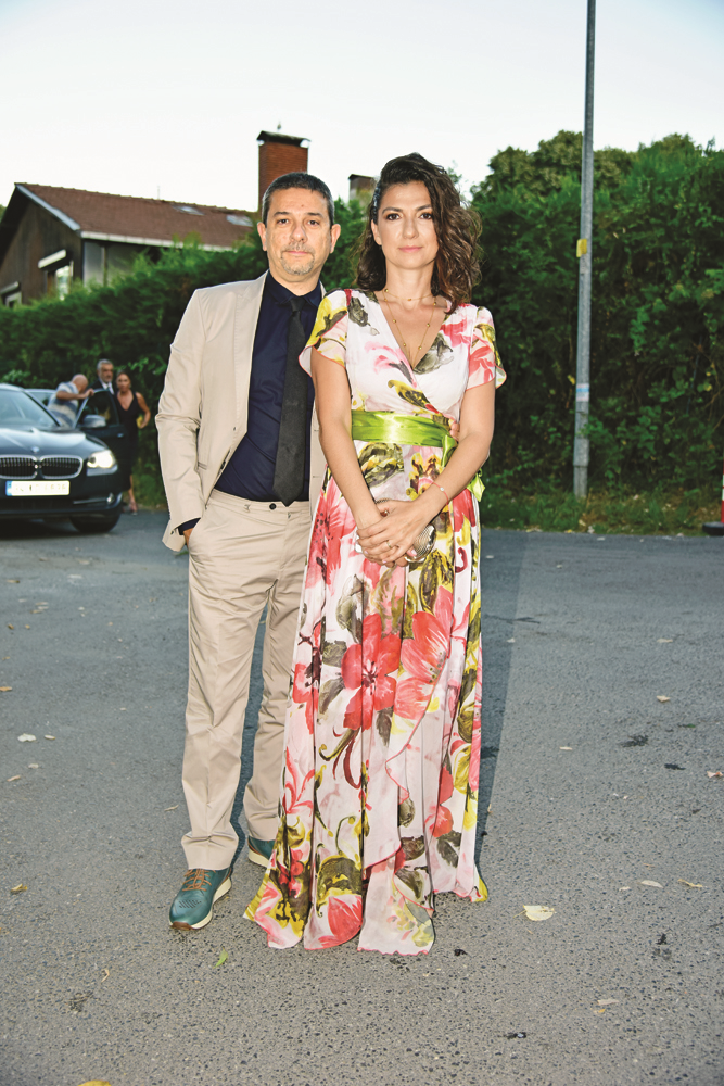 ESRA ECZACIBAŞI VE MURAT ÇOŞKUN NİŞANLANDI