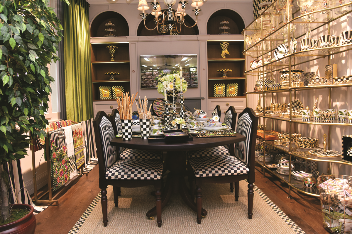 SÜRPRİZLERLE DOLU ÇİÇEKLİ AÇILIŞ