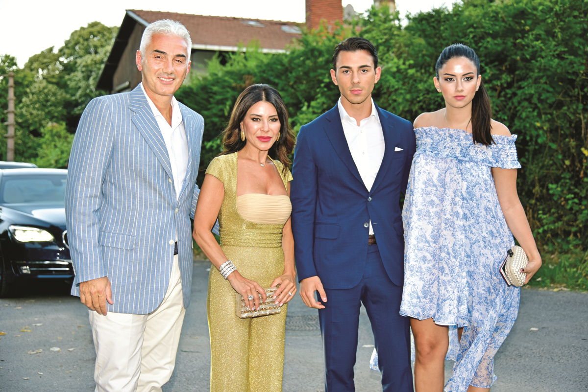 ESRA ECZACIBAŞI VE MURAT ÇOŞKUN NİŞANLANDI