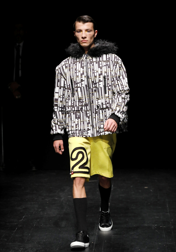 İLHAMINI GEÇMİŞTEN ALIYOR