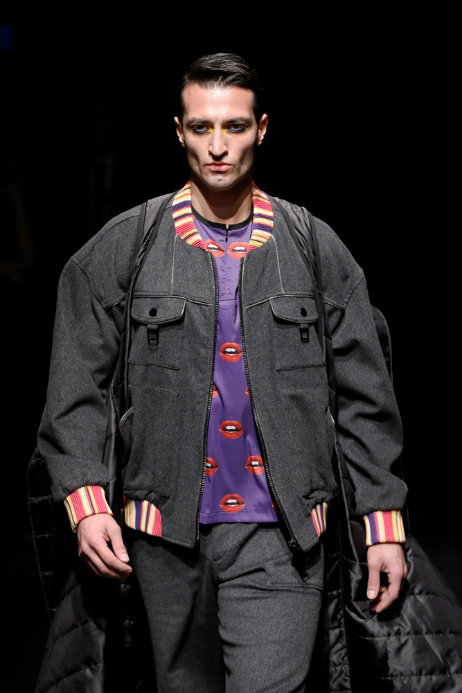 İLHAMINI GEÇMİŞTEN ALIYOR