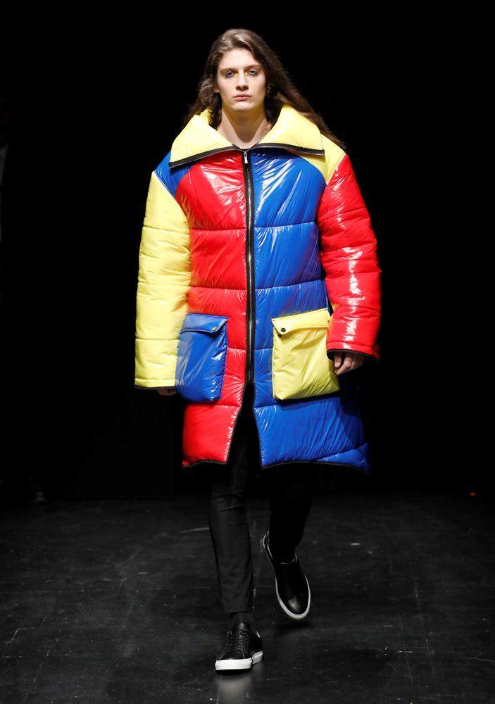 İLHAMINI GEÇMİŞTEN ALIYOR