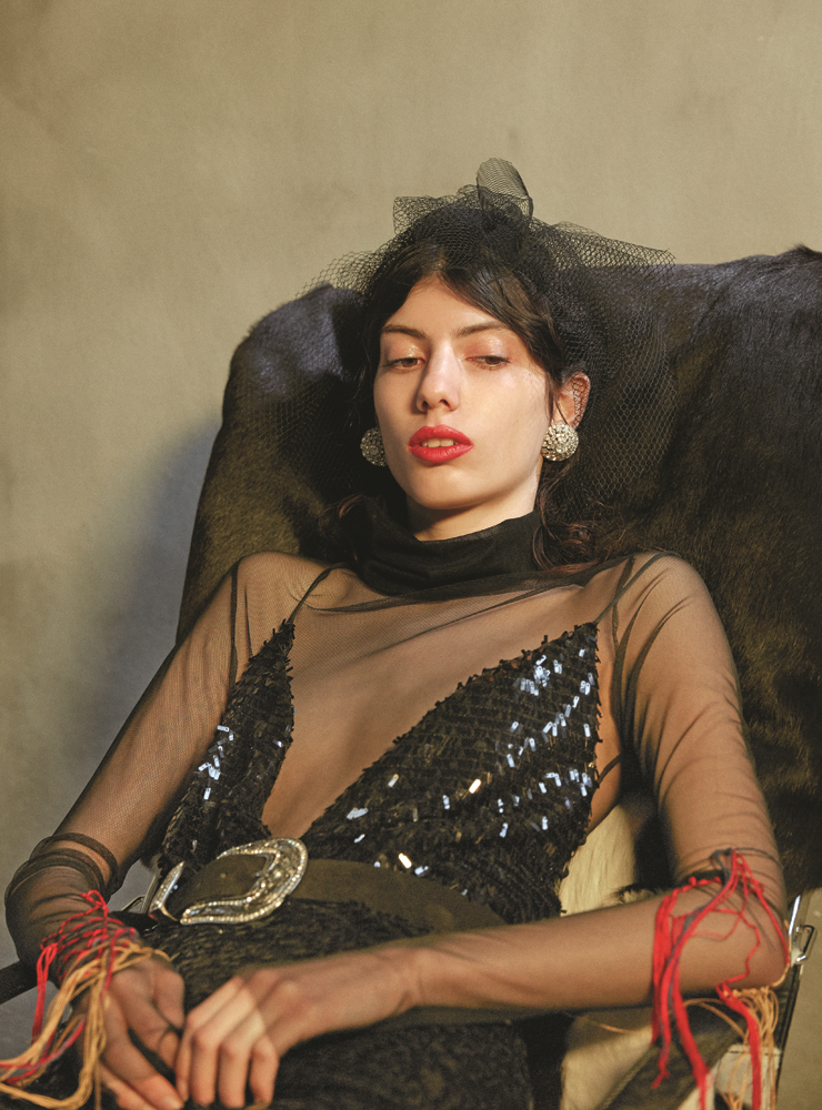 TÜRK MODASINA ÖVGÜ