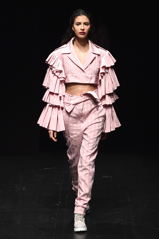 GENÇ TASARIMCILARDAN ŞOV