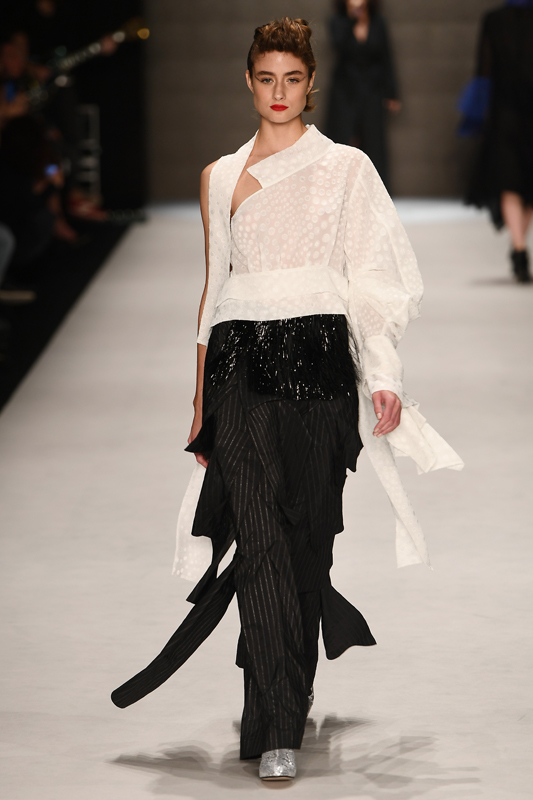 BELMA ÖZDEMİR AUTONOMOUS DEFİLESİ