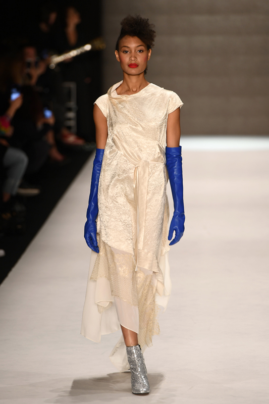 BELMA ÖZDEMİR AUTONOMOUS DEFİLESİ