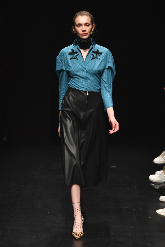 CESARETİNİ FEMİNENLİKTEN ALIYOR