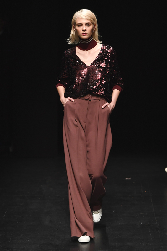 CESARETİNİ FEMİNENLİKTEN ALIYOR