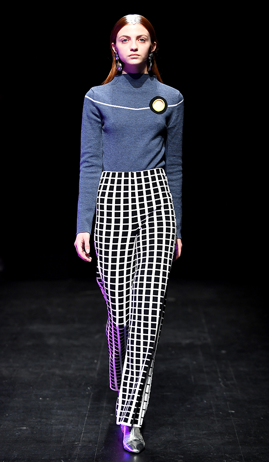 ÖRGÜLER ÖN PLANDA