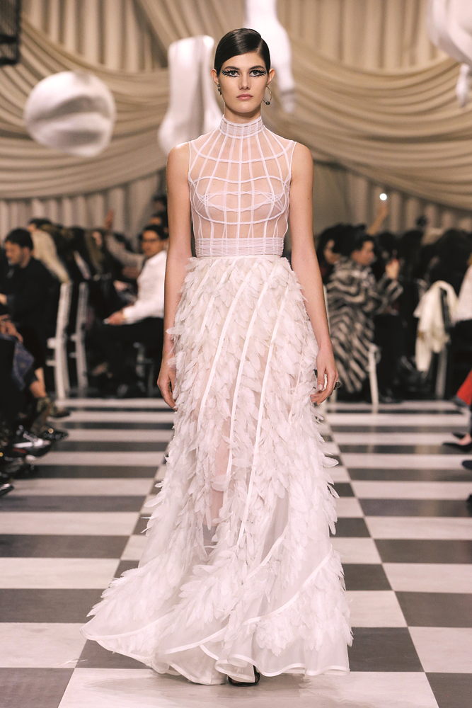 GÖZ KAMAŞTIRAN GELİNLER