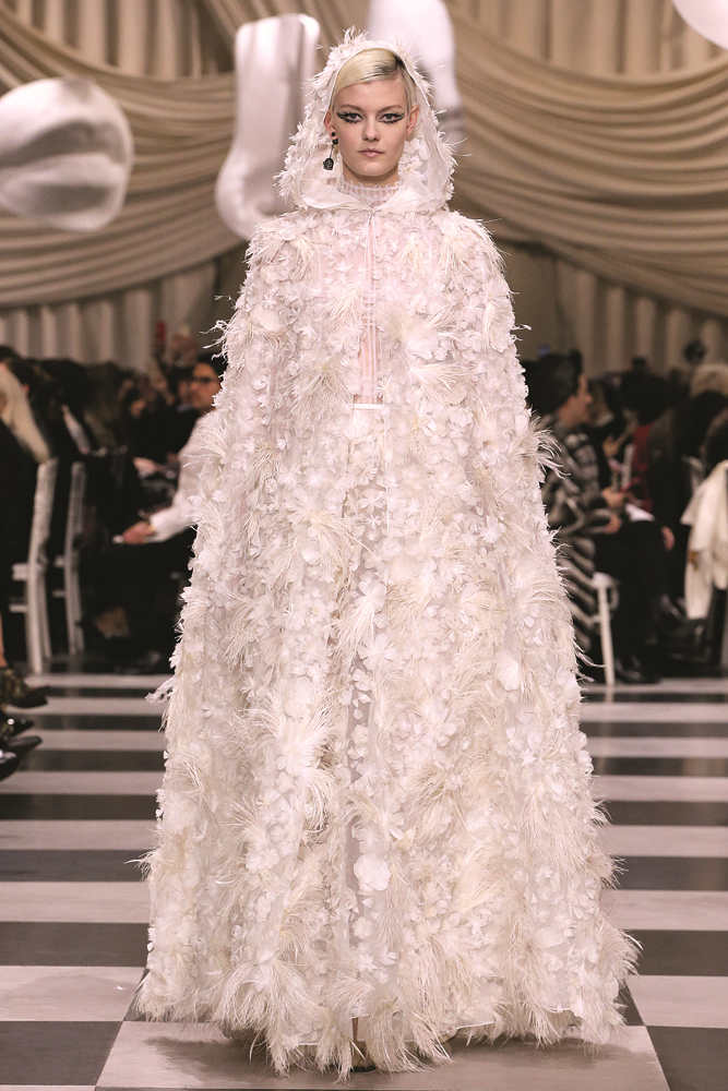 GÖZ KAMAŞTIRAN GELİNLER