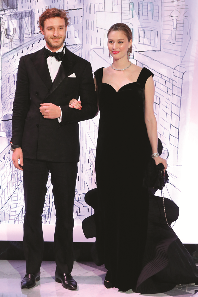 GÜL BALOSUNDA ROMANTİK ANLAR