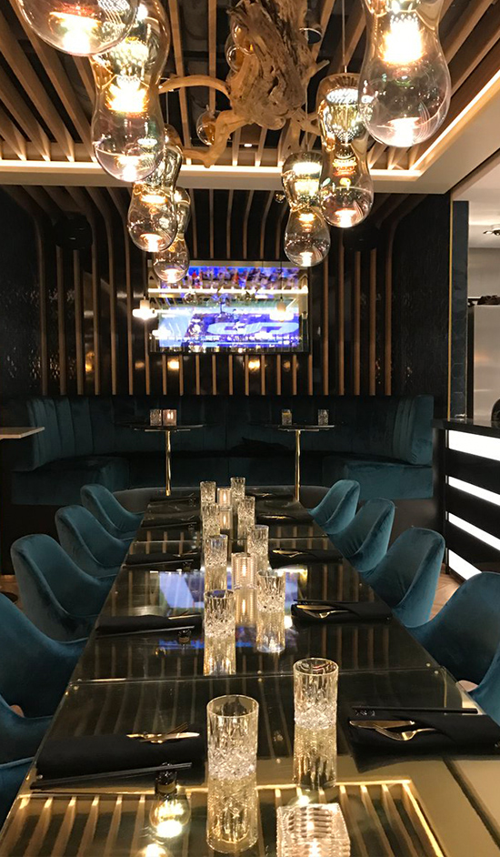 DRAKE, TORONTODA RESTORAN AÇTI