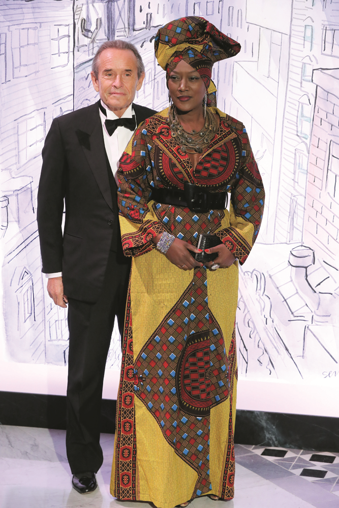 GÜL BALOSUNDA ROMANTİK ANLAR