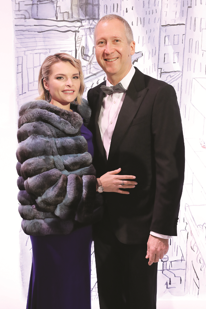 GÜL BALOSUNDA ROMANTİK ANLAR