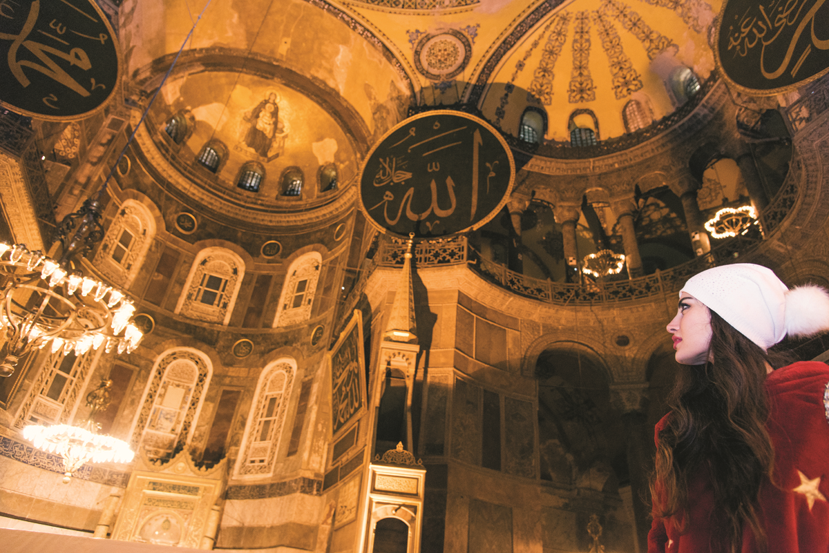 AYASOFYADA BÜYÜLÜ GECE