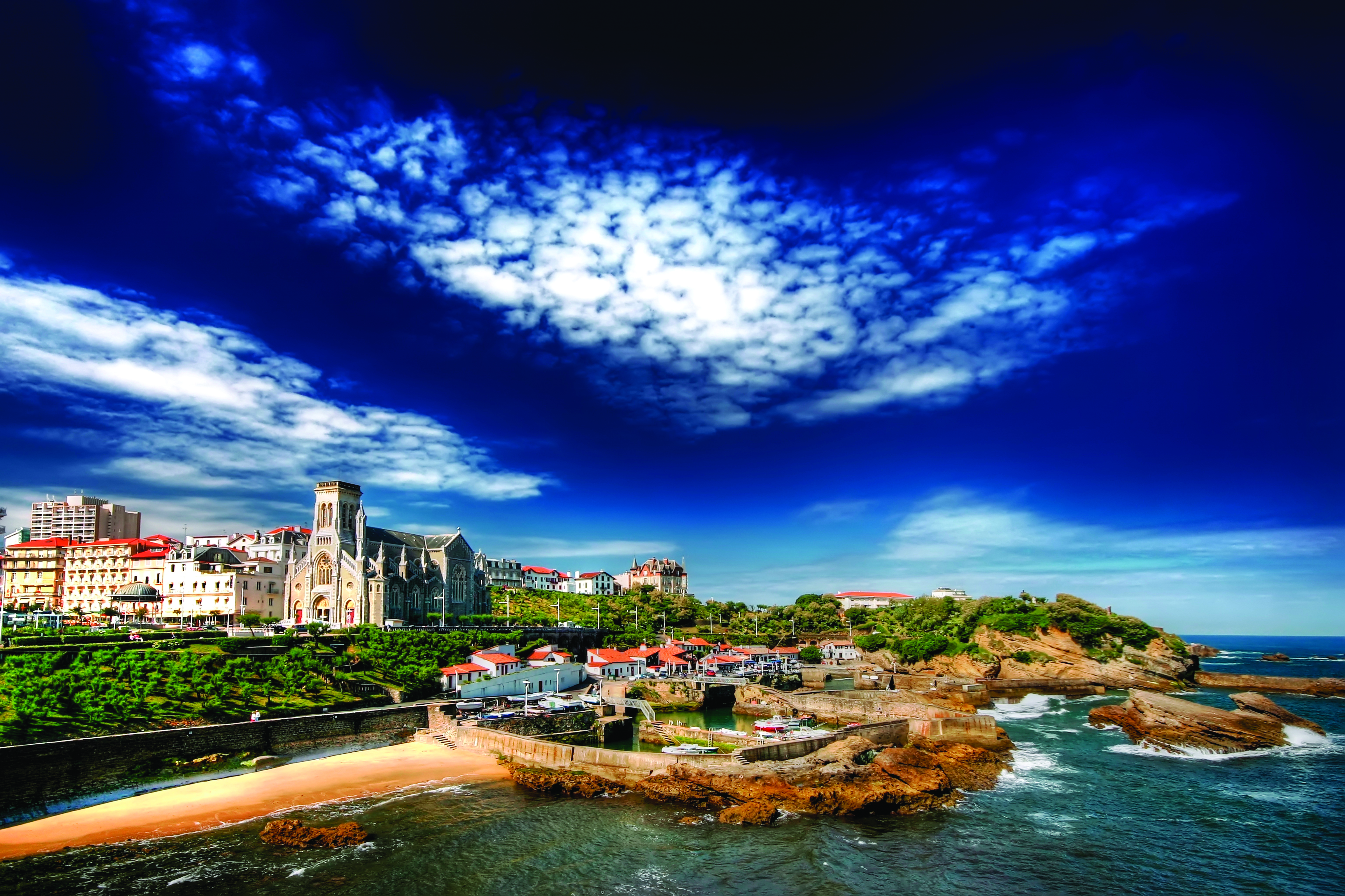 AVRUPA'NIN DALGA VE SÖRF BAŞKENTİ BIARRITZ