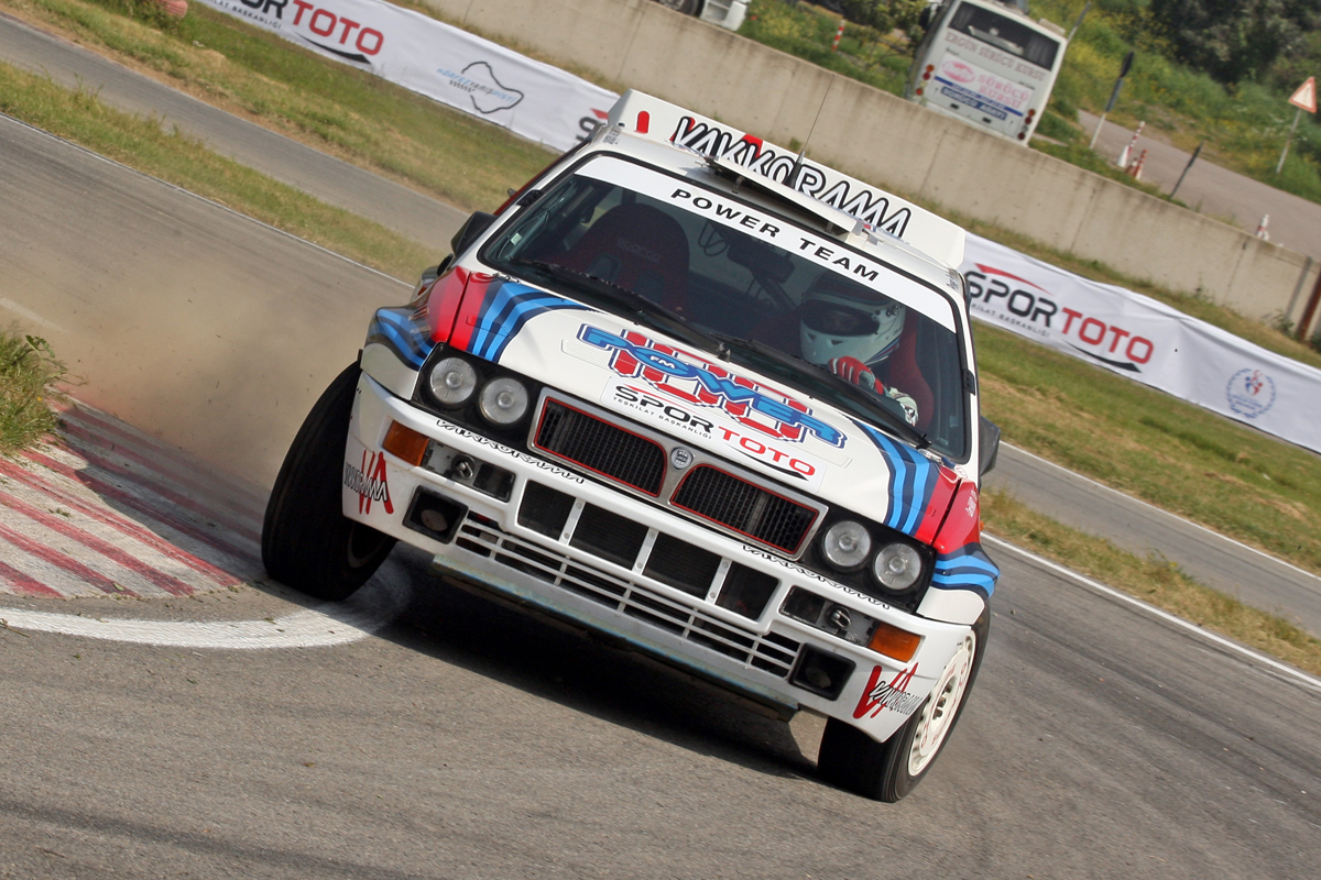 RETRO RALLİ OTOMOBİLLERİ YARIŞTI