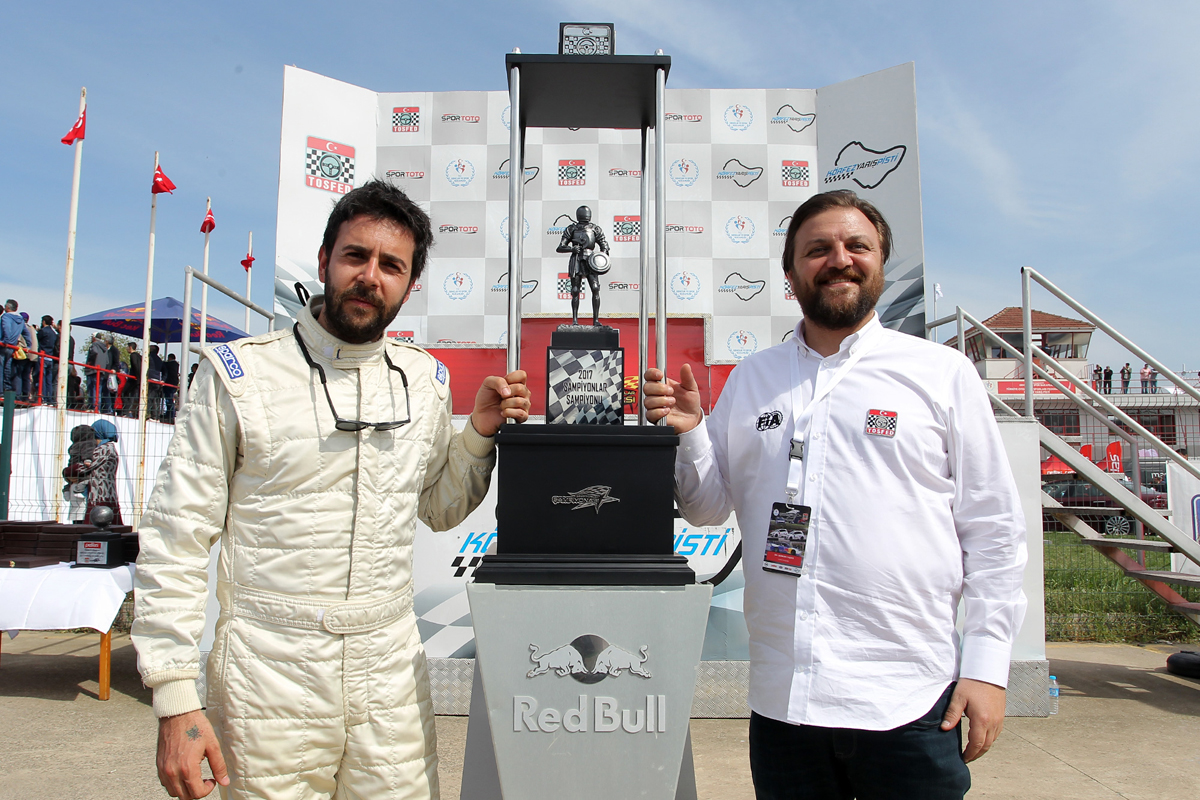 RETRO RALLİ OTOMOBİLLERİ YARIŞTI