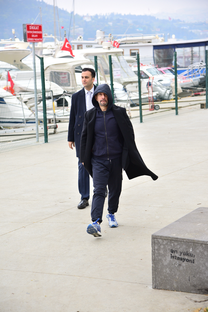 BEBEK SAHİLİNDE YÜRÜYÜŞE ÇIKANLAR