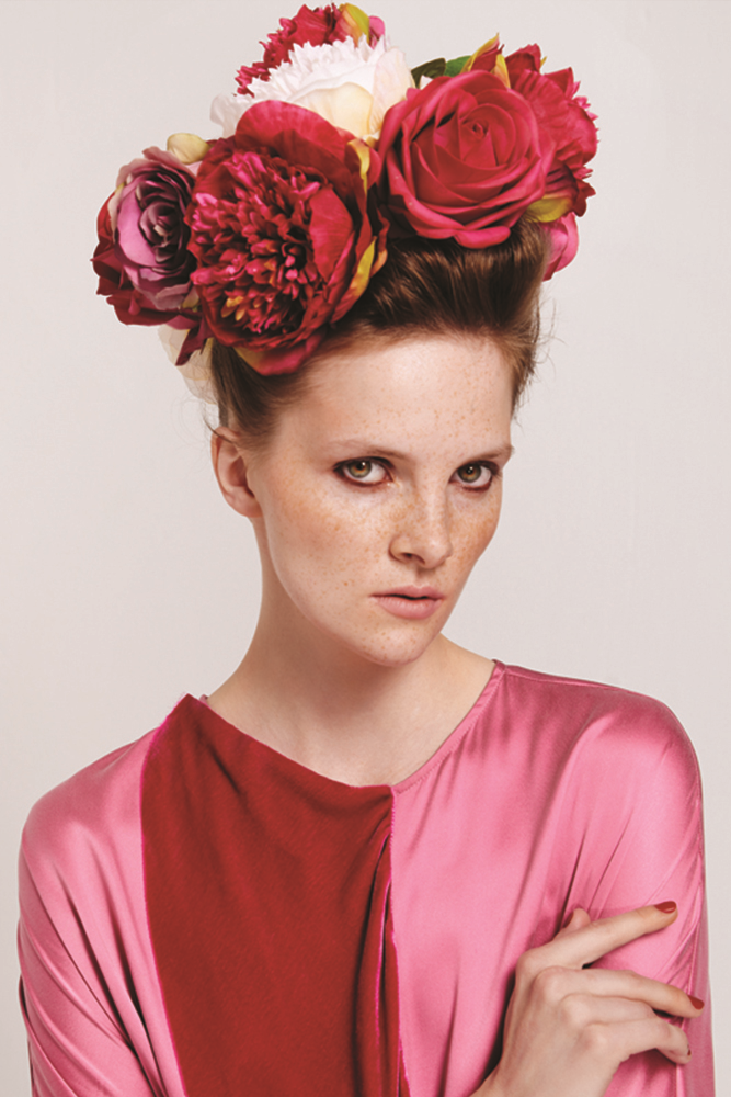 İÇİNDEN KOKU GEÇEN SERGİ