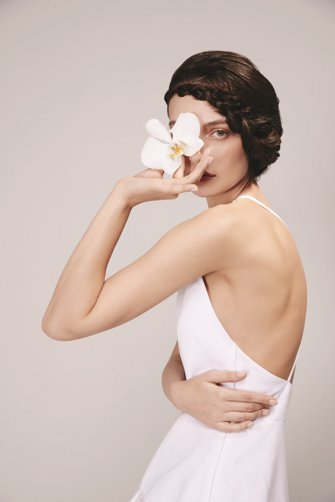 İÇİNDEN KOKU GEÇEN SERGİ