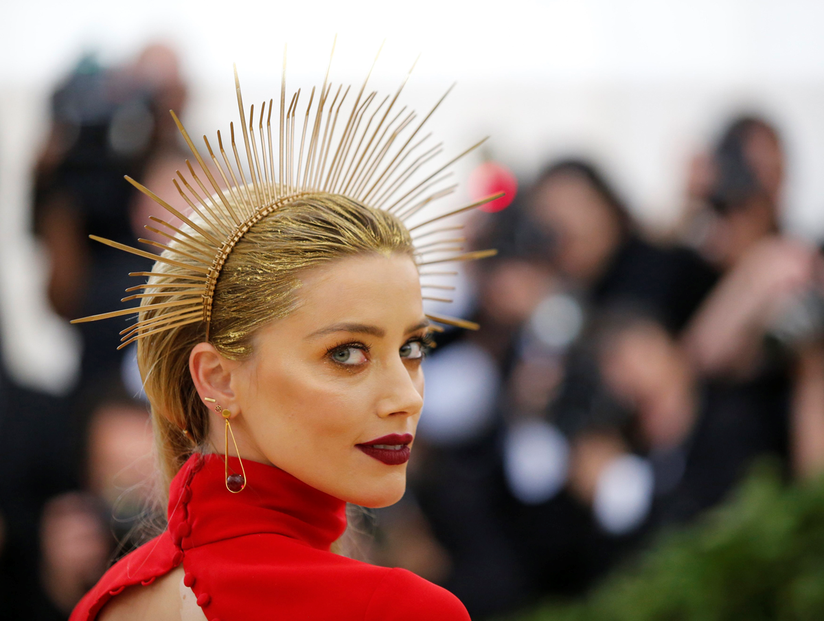 MET GALADA DİKKAT ÇEKEN SAÇ VE MAKYAJLAR