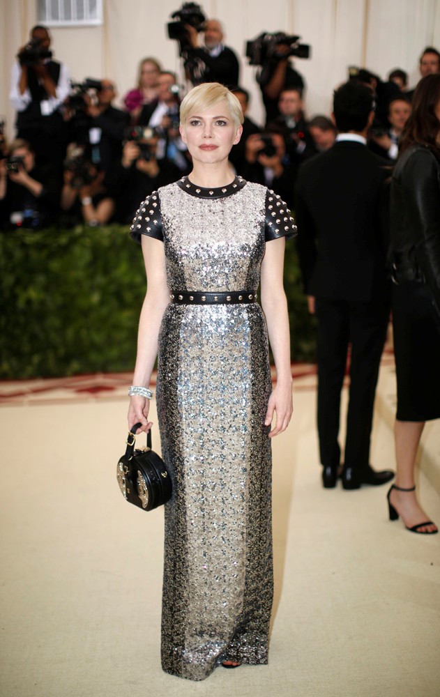 MET GALA KIRMIZI HALI