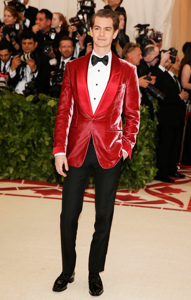 MET GALA KIRMIZI HALI