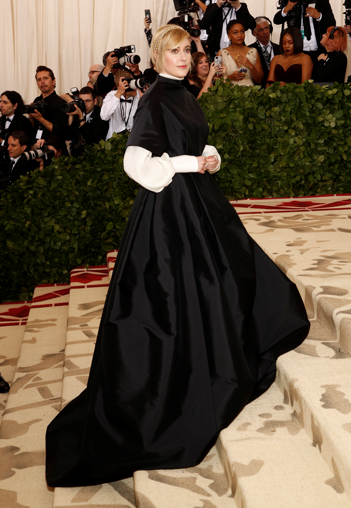 MET GALA KIRMIZI HALI