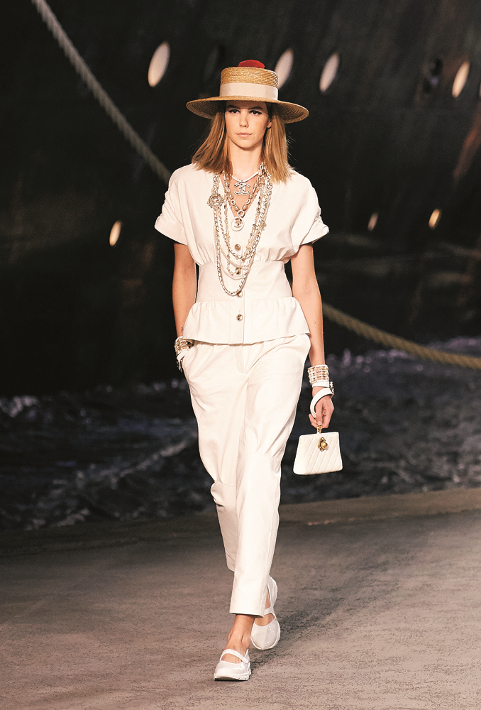 CHANELDEN YOLCULUK VAKTİ