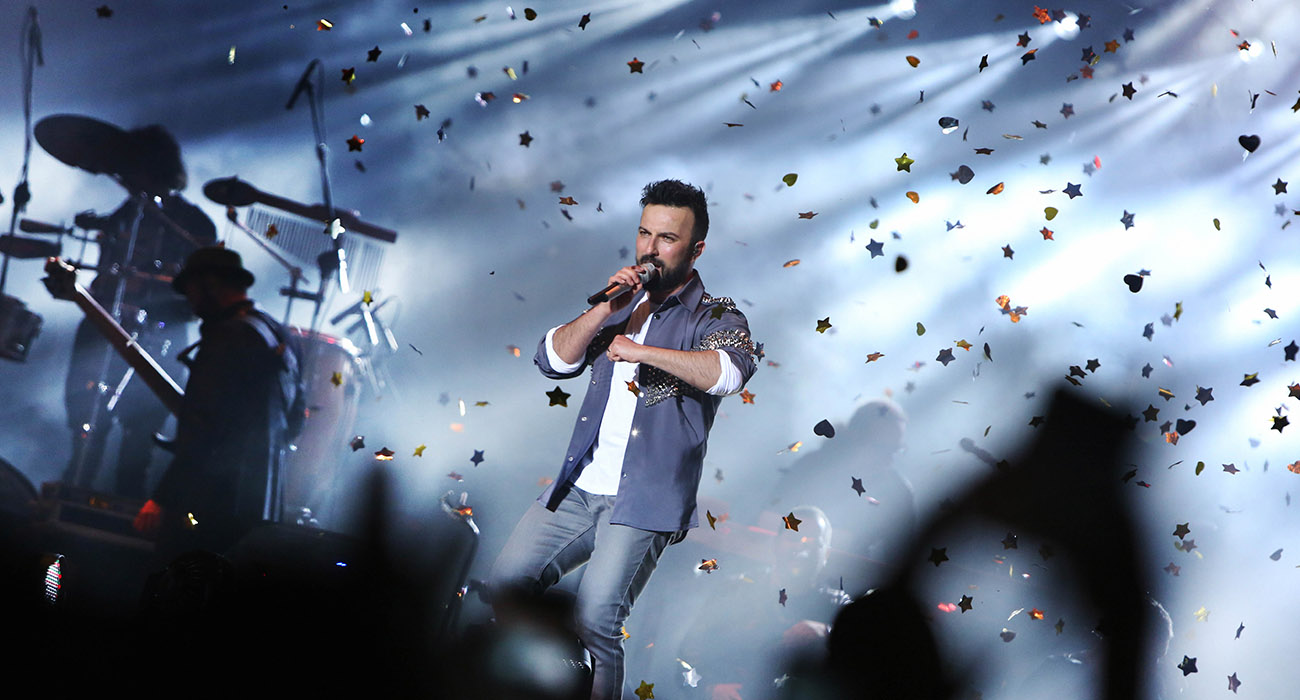 TARKAN'DAN 12 BİN KİŞİLİK KONSER