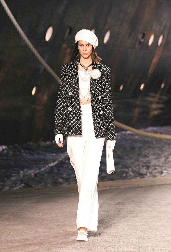 CHANELDEN YOLCULUK VAKTİ