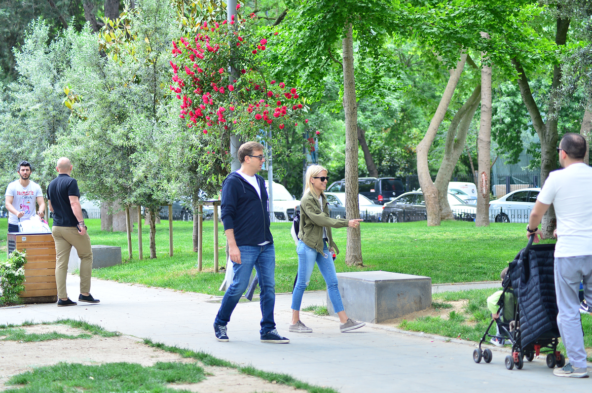 PARKTA YÜRÜYÜŞ ZAMANI