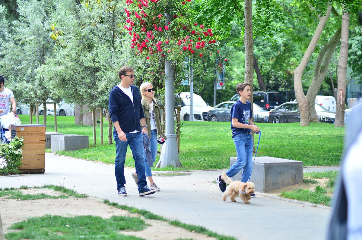 PARKTA YÜRÜYÜŞ ZAMANI