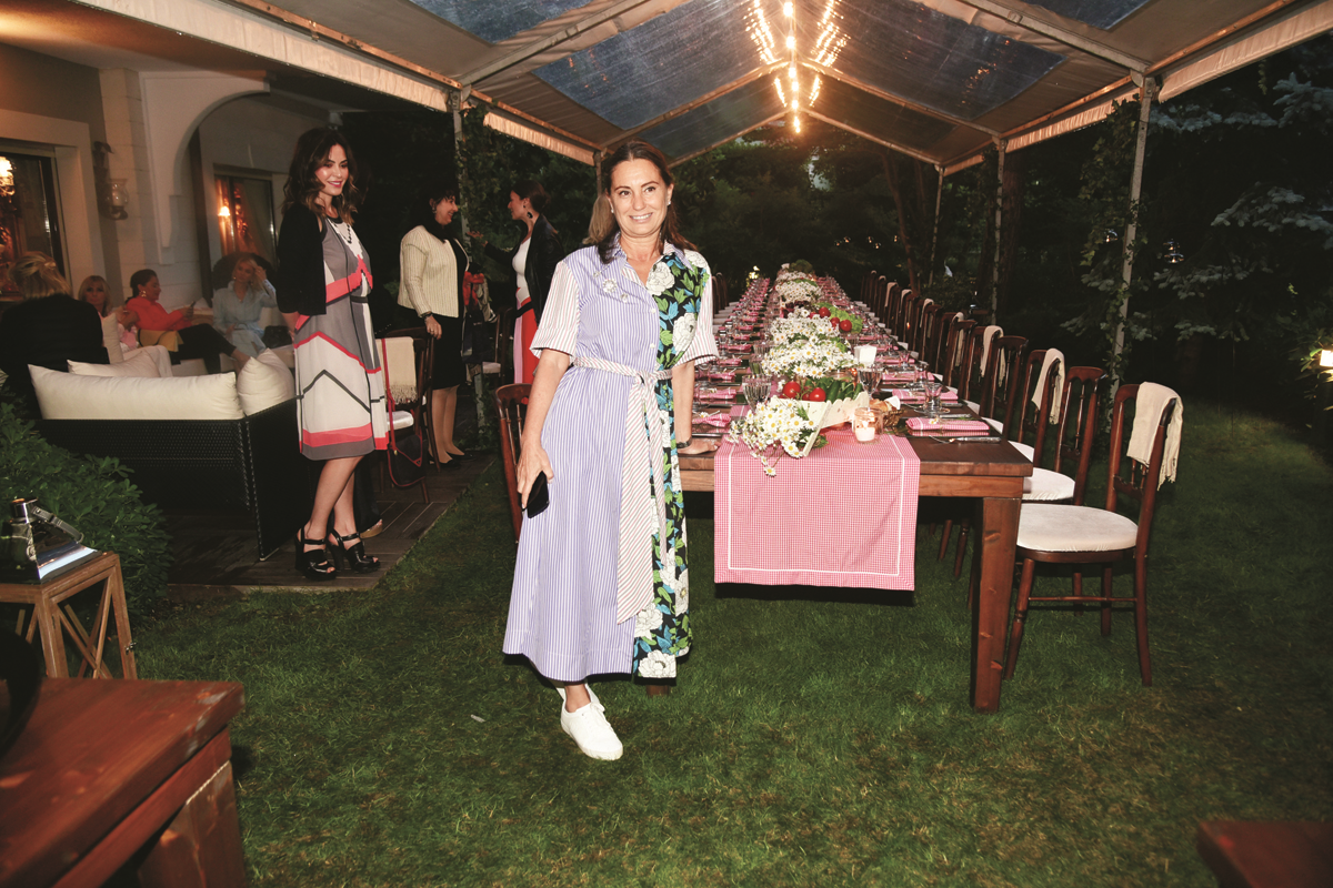 BAHÇEDE İFTAR YEMEĞİ