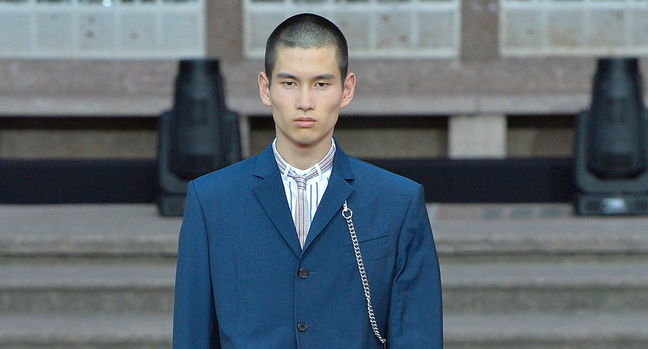 ERKEKLER İÇİN MEZUNİYET STİLİ