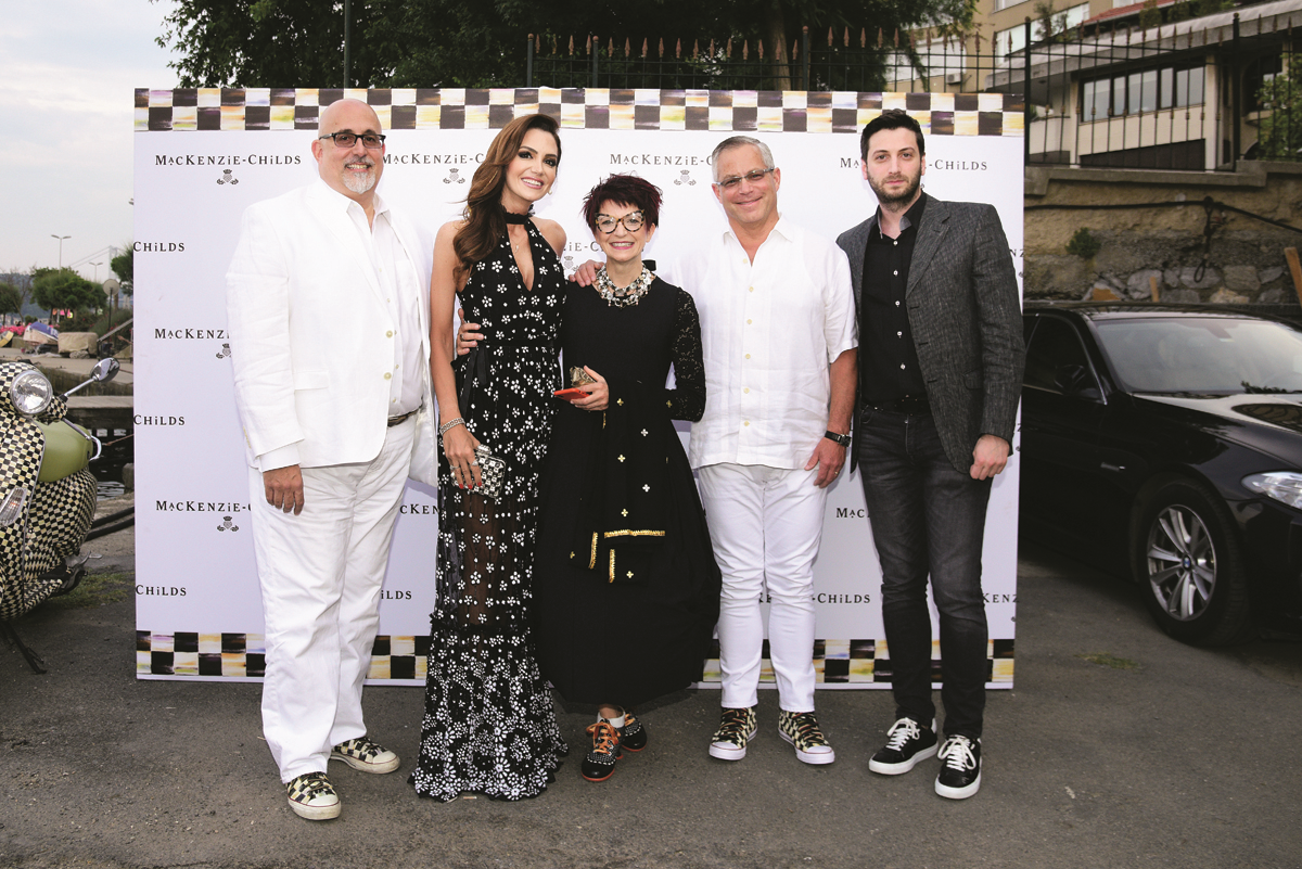 SİYAH BEYAZLI KUTLAMA