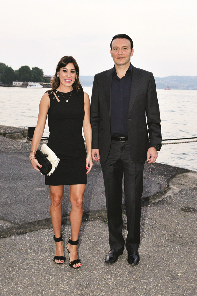 SİYAH BEYAZLI KUTLAMA