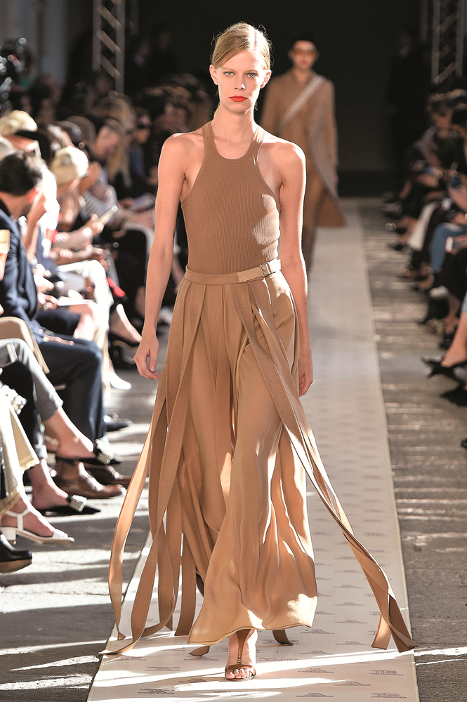 TEN RENGİ TRENDİ TASARIMLARDA