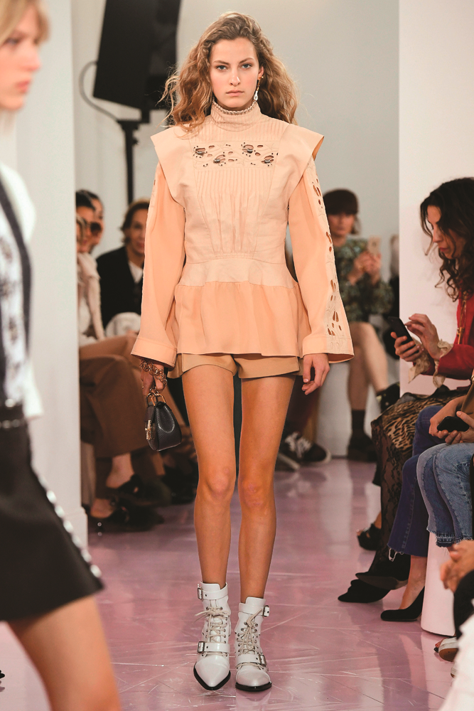 TEN RENGİ TRENDİ TASARIMLARDA