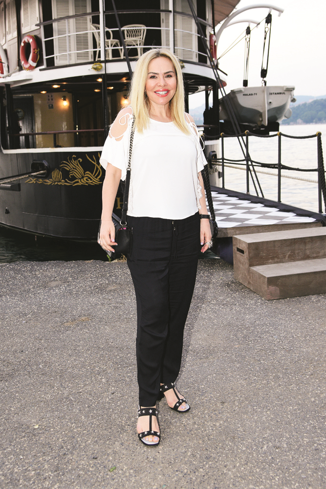 SİYAH BEYAZLI KUTLAMA