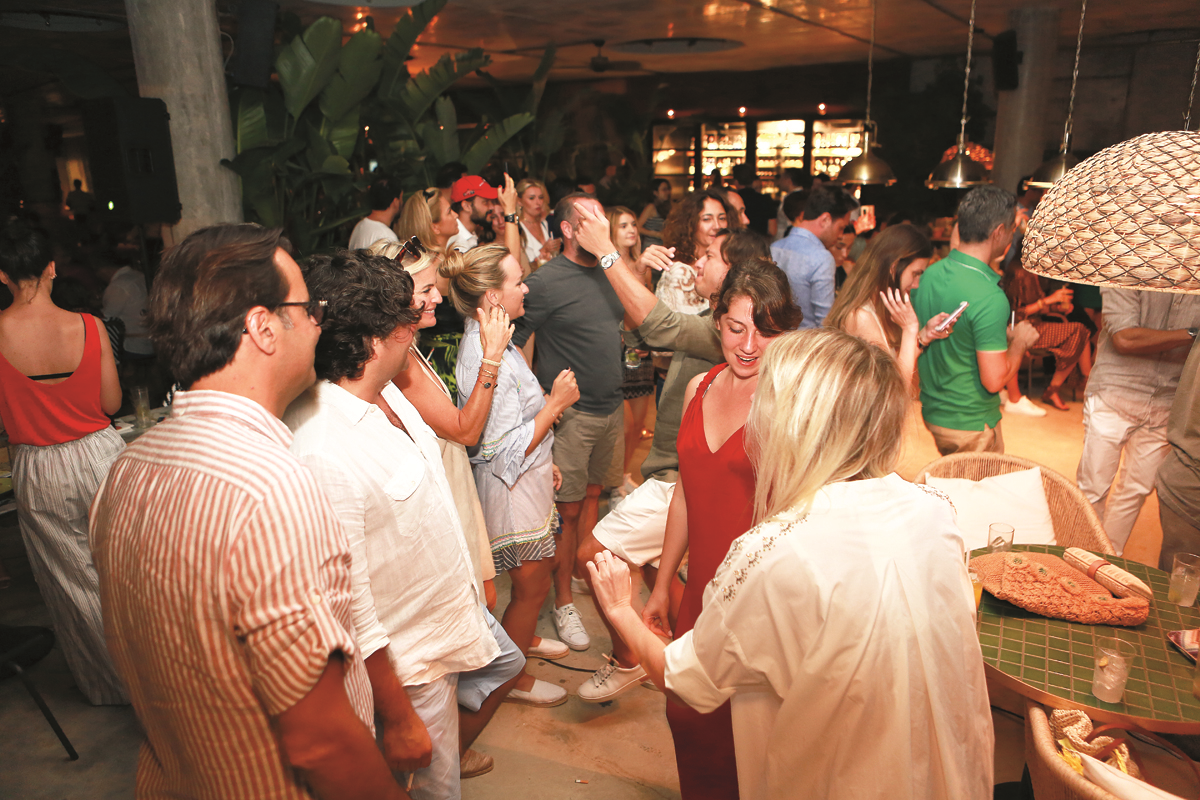 BARBAROS KOYU’NDA GÜN BATIMI PARTİSİ